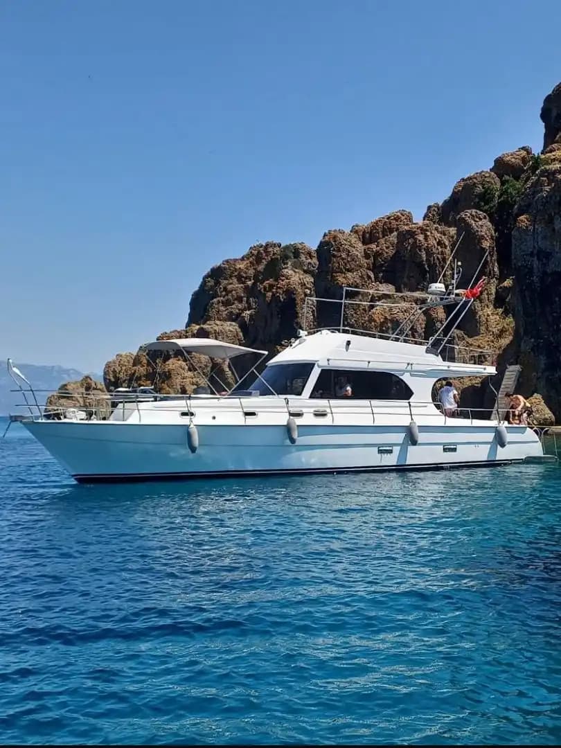 Bodrum’da 13,95 Metrelik 2 Kabinli Konaklamalı yada 10 Kişilik Günübirlik Tekne - Teknede Parti