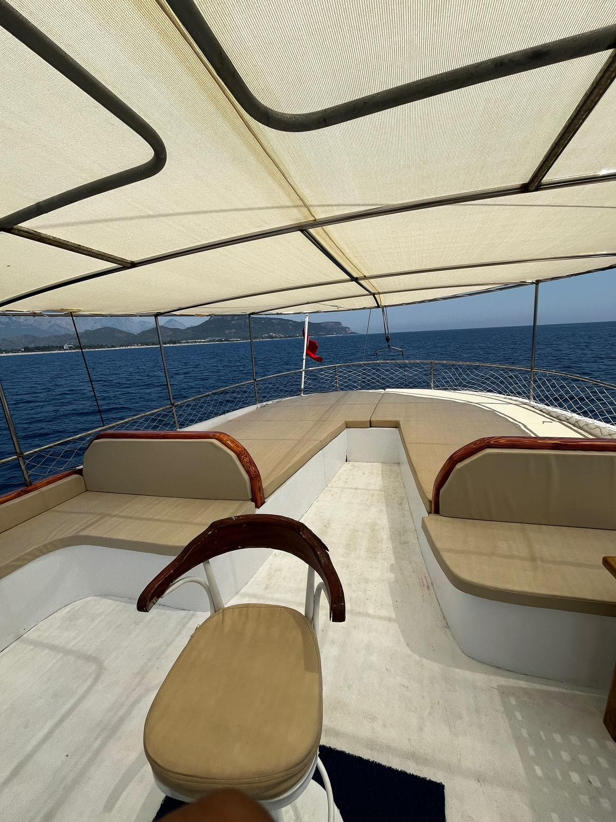 Aile ve Grup Etkinlikleri İçin Kemer’de Geniş Tekne Kiralama 5