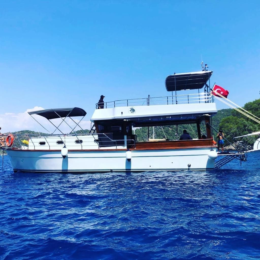 12 Kişilik Standart Motoryat ile Fethiye Koylarında Konforlu ve Keyifli Bir Gün 4