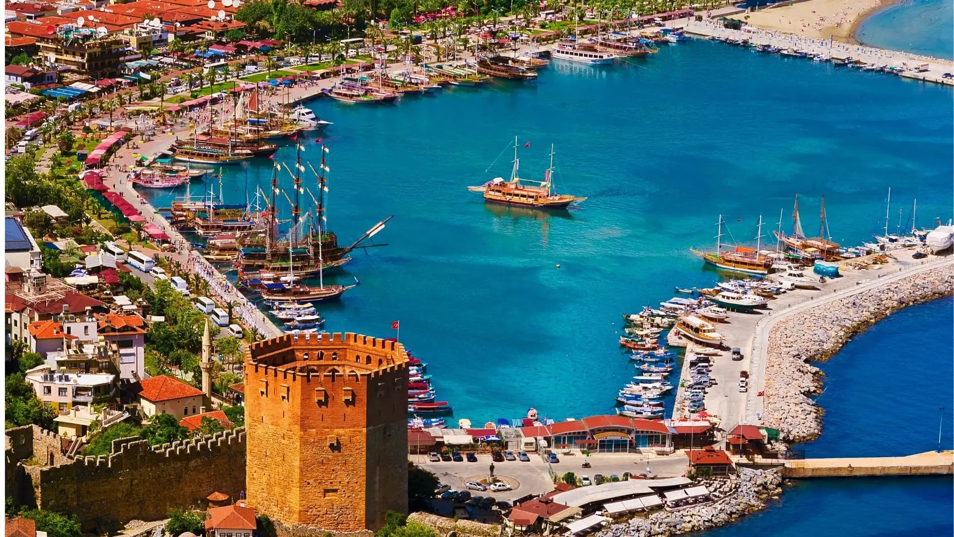 Alanya'da Tekne Kiralanığında Nereye Gidilir? En Popüler Koylar ve Mağaralar