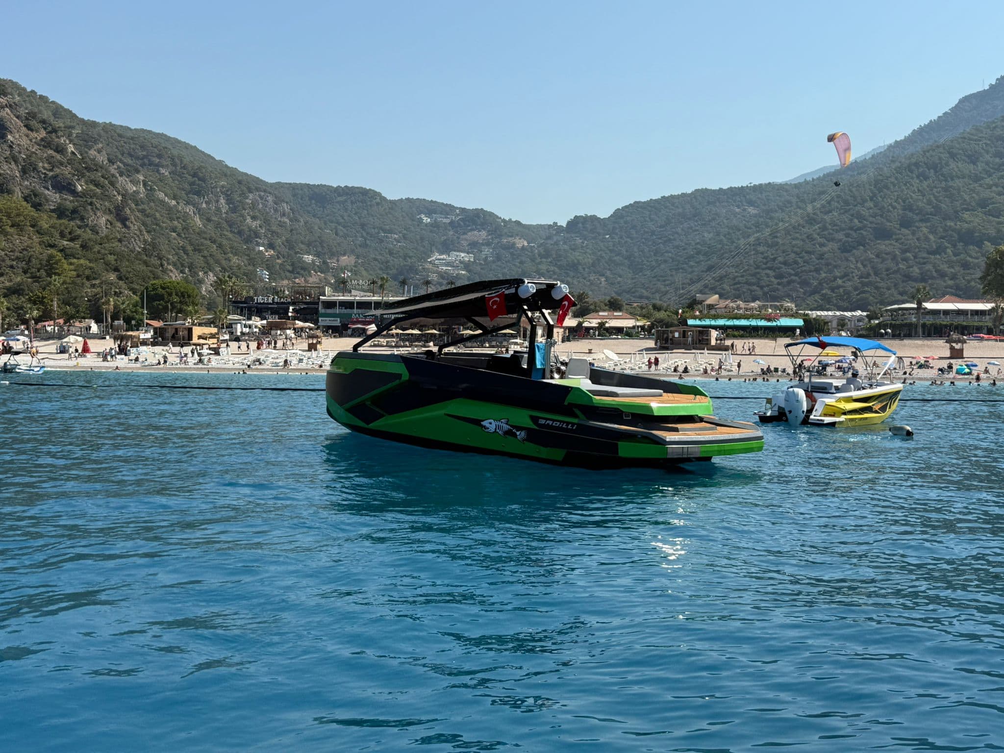 Ölüdeniz'de Ekonomik Tekne Kiralama – 12 Metrelik 20 Kişilik Geniş Tekne ile Muhteşem Bir Gün!