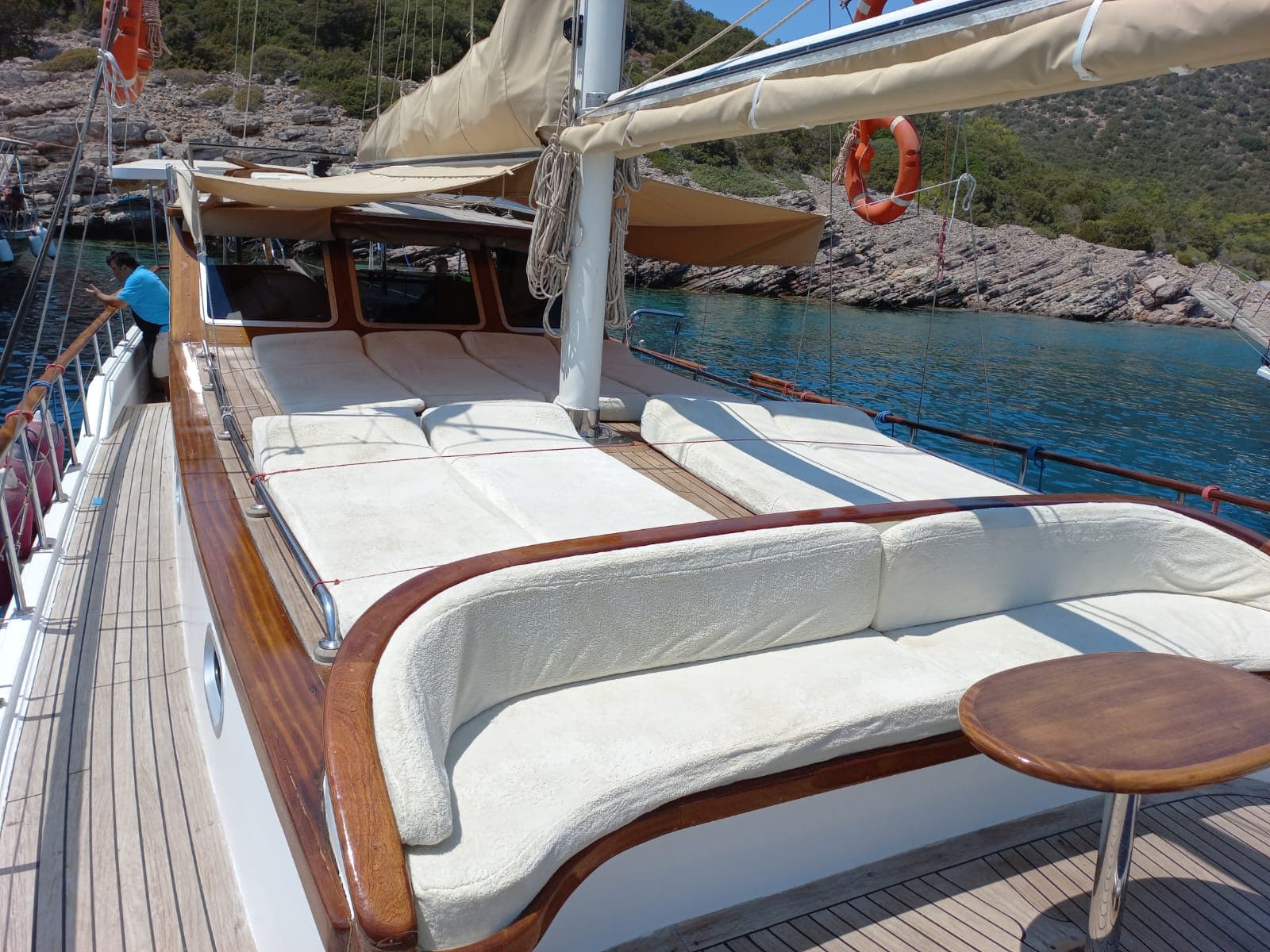 Bodrum'da 15 Metrelik Lüks Gulet ile 12 Kişilik Eşsiz Mavi Yolculuk Deneyimi 4