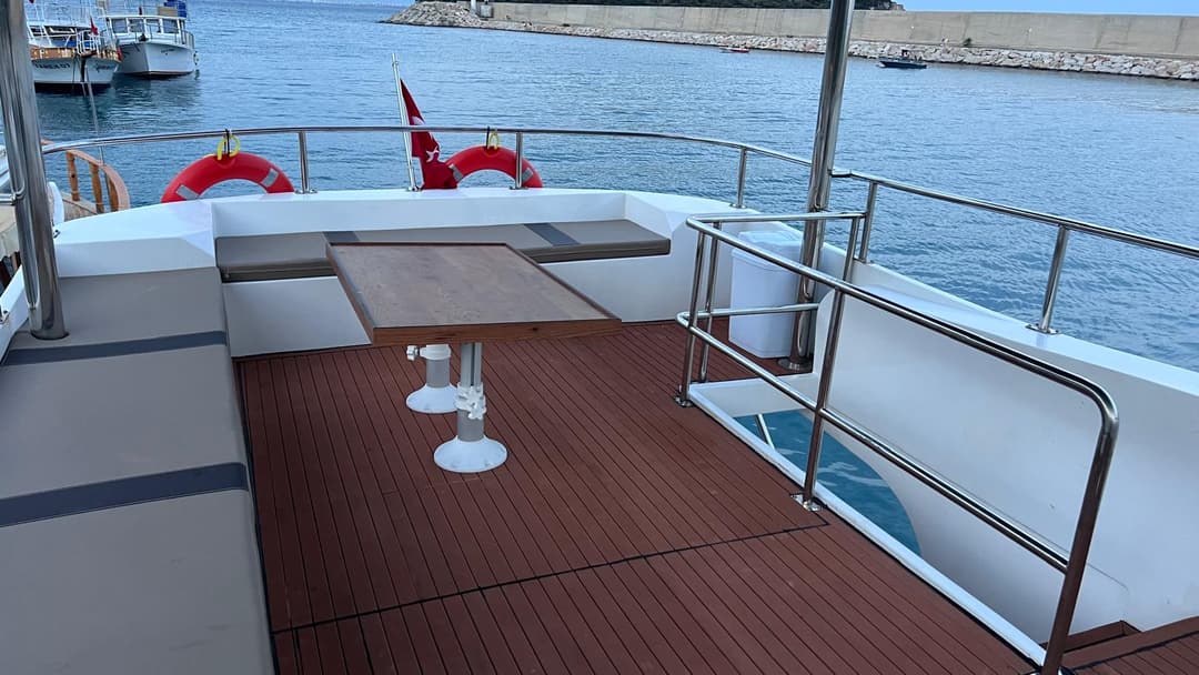 Antalya Merkezde 18 Metre 3 Kabinli Lüks Motoryat ile 24 Kişilik Özel Gezi ve Organizasyonlar