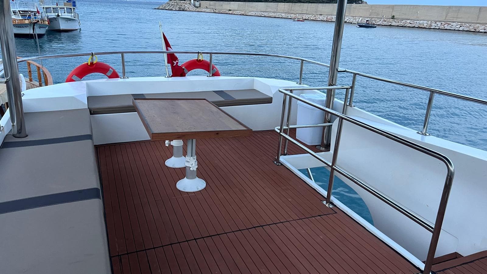 Antalya Merkezde 18 Metre 3 Kabinli Lüks Motoryat ile 24 Kişilik Özel Gezi ve Organizasyonlar