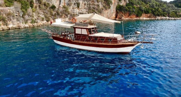 Kaş'ta Lüks 12 Metrelik Gulet ile 12 Kişilik Unutulmaz Deniz Tatili ve Özel Paketler