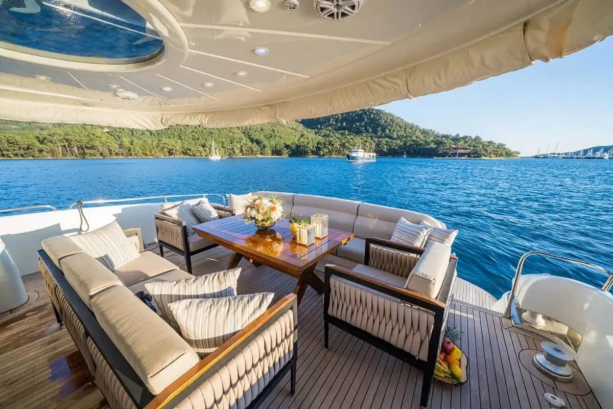 27 Metre, 24 Kişilik Antalya Merkezde Lüks Motoryat ile Mavi Yolculuk Keyfi 10