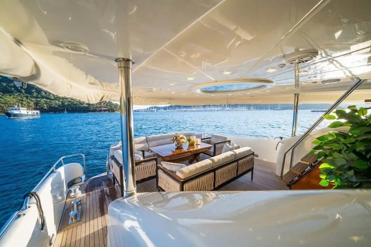 27 Metre, 24 Kişilik Antalya Merkezde Lüks Motoryat ile Mavi Yolculuk Keyfi 9