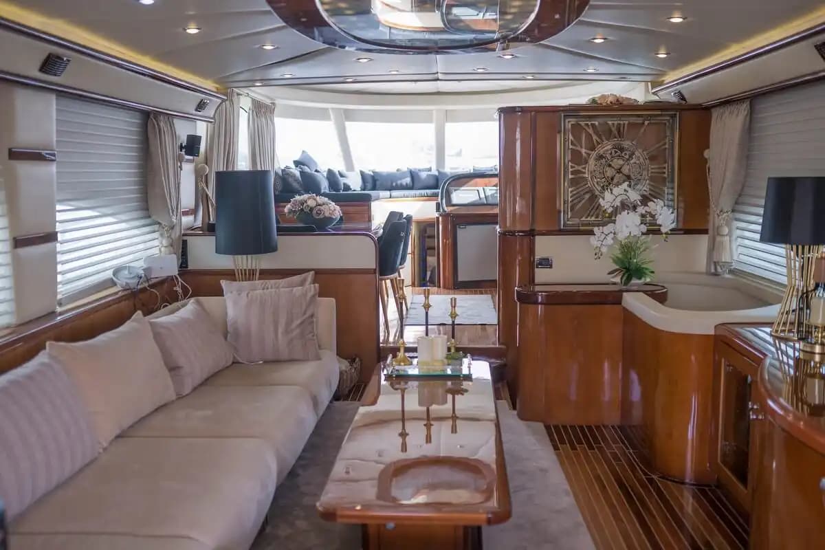 27 Metre, 24 Kişilik Antalya Merkezde Lüks Motoryat ile Mavi Yolculuk Keyfi 16