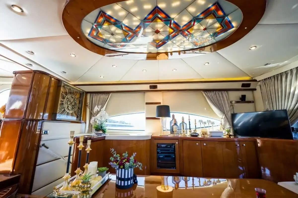 27 Metre, 24 Kişilik Antalya Merkezde Lüks Motoryat ile Mavi Yolculuk Keyfi 8