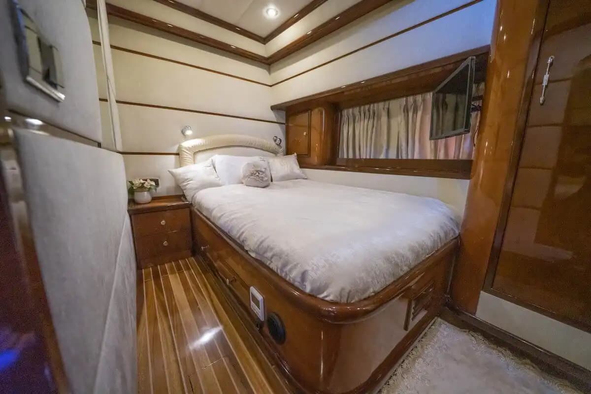 27 Metre, 24 Kişilik Antalya Merkezde Lüks Motoryat ile Mavi Yolculuk Keyfi 19