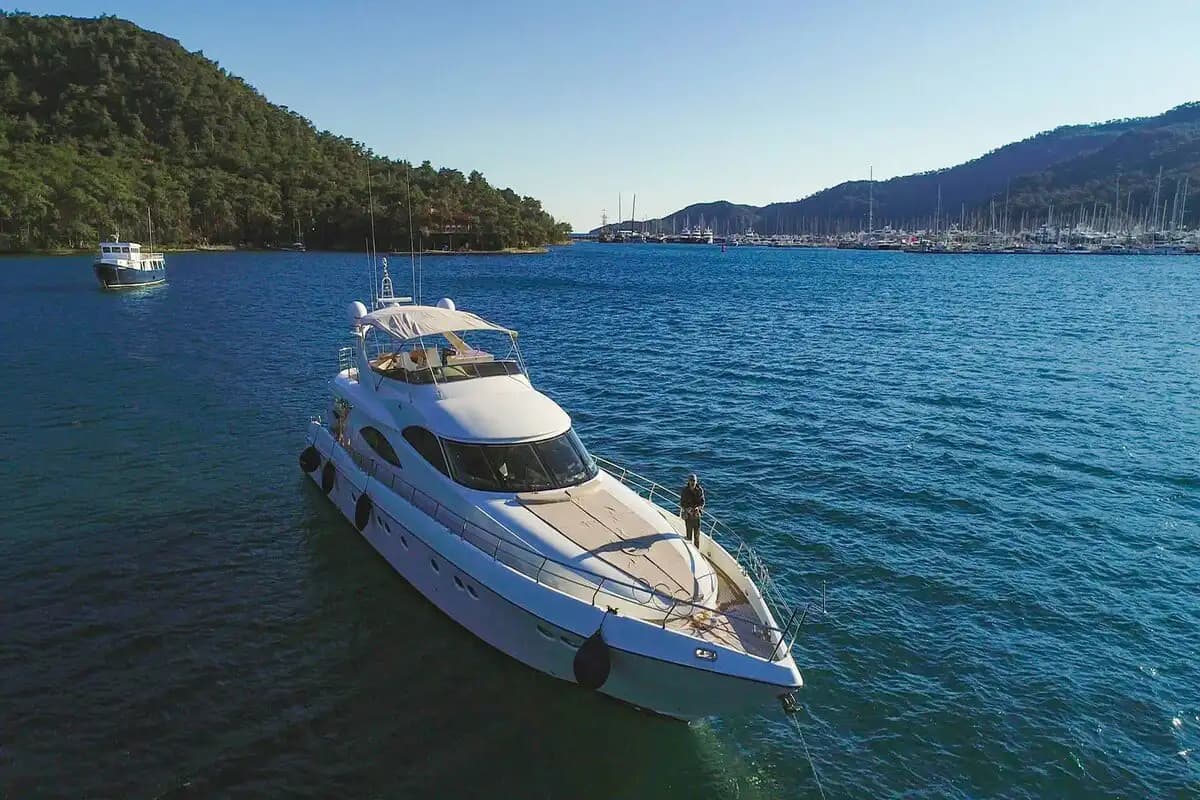 27 Metre, 24 Kişilik Antalya Merkezde Lüks Motoryat ile Mavi Yolculuk Keyfi - Yatta Bekarlığa Veda