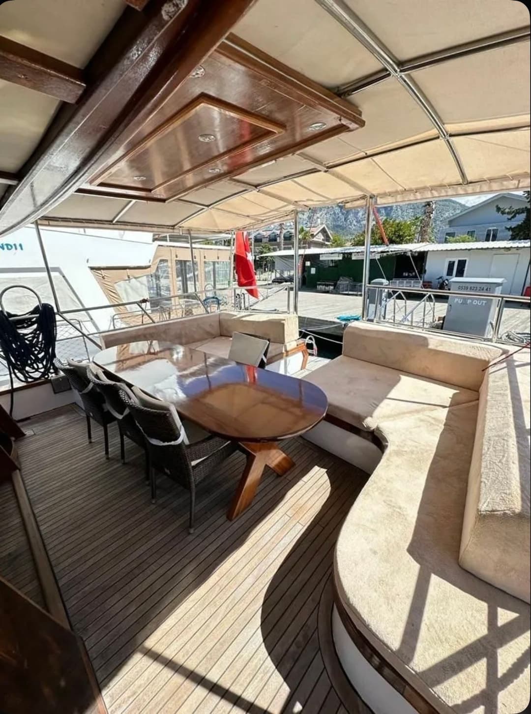 Göcek'te 3 Kabinli, 6 Kişilik Standart Motoryat Kiralama | 15 Metre Uzunluk ve Geniş Alanlar
