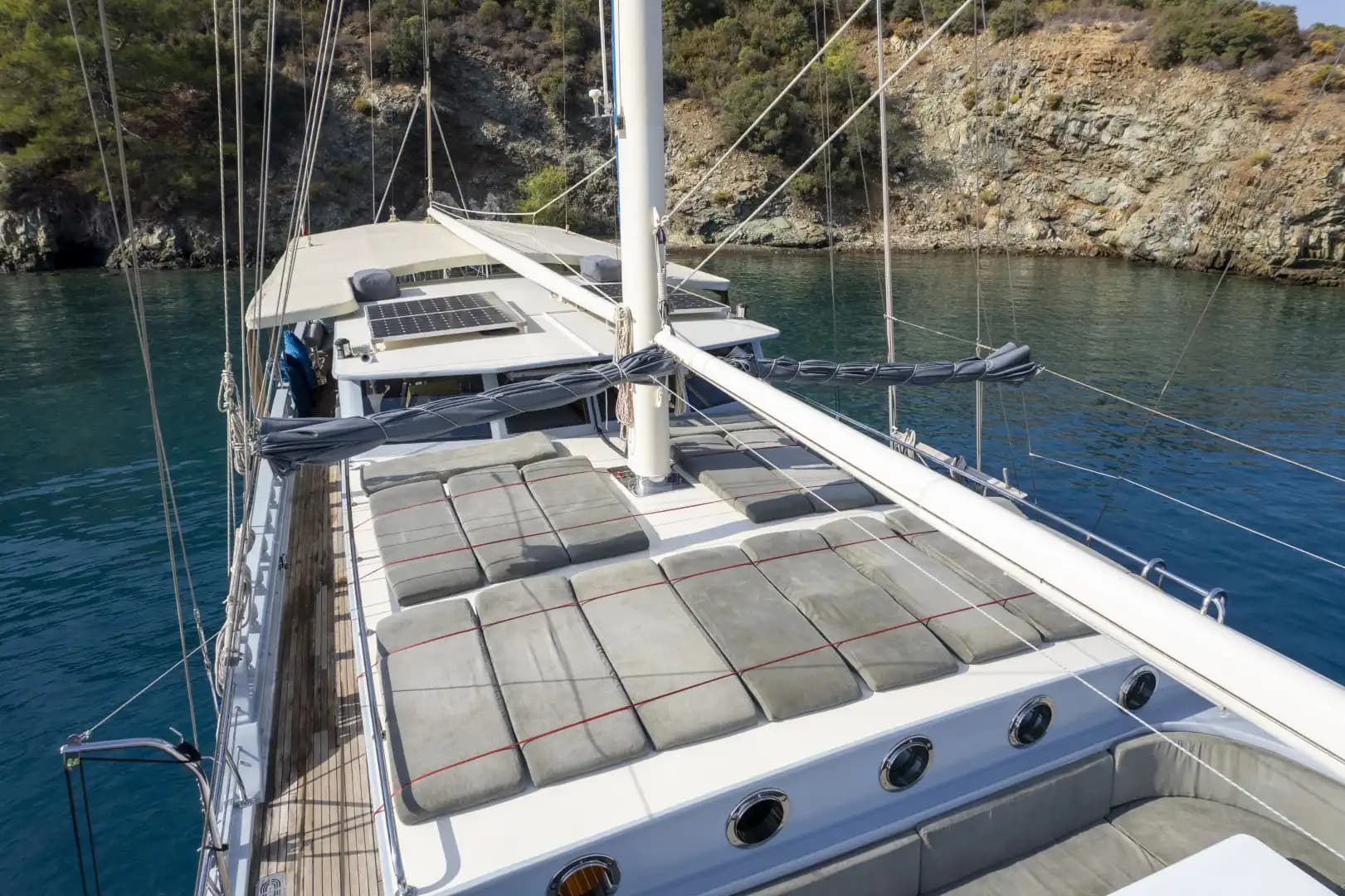 Güvertede Jakuzi ve Üstün Teknoloji: 30 Metre, 2 Master Kabinli Lüks Gulet 121