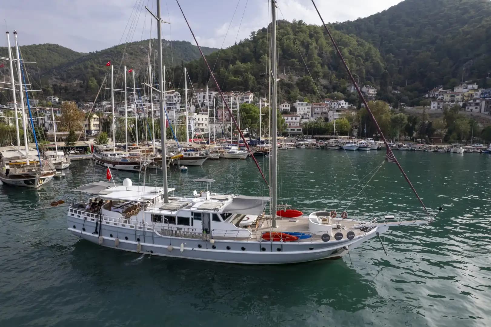 Güvertede Jakuzi ve Üstün Teknoloji: 30 Metre, 2 Master Kabinli Lüks Gulet 7