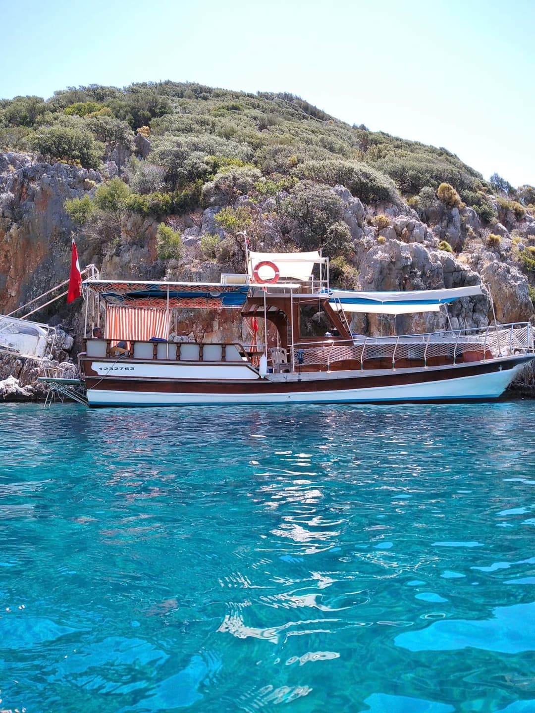 Kaş’ta Güneşin ve Denizin Tadını Çıkarabileceğiniz Ekonomik Tekne