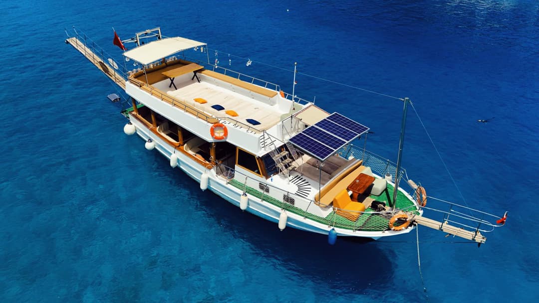 Fethiye'de 14 Metrelik Konforlu Tekne ile Gezi ve Yüzme Keyfi