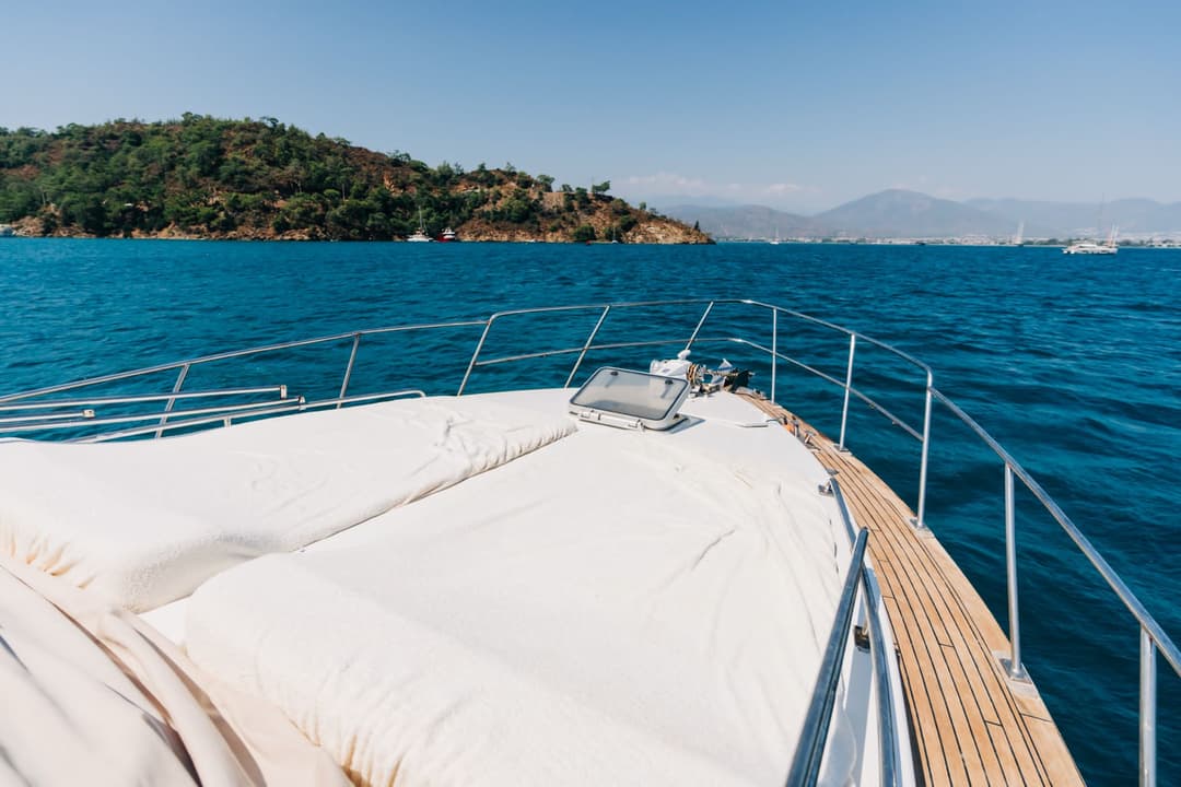 Fethiye'de 14 Metrelik Lüks Motoryat Calypso ile 12 Kişilik Eşsiz Günlük Geziler