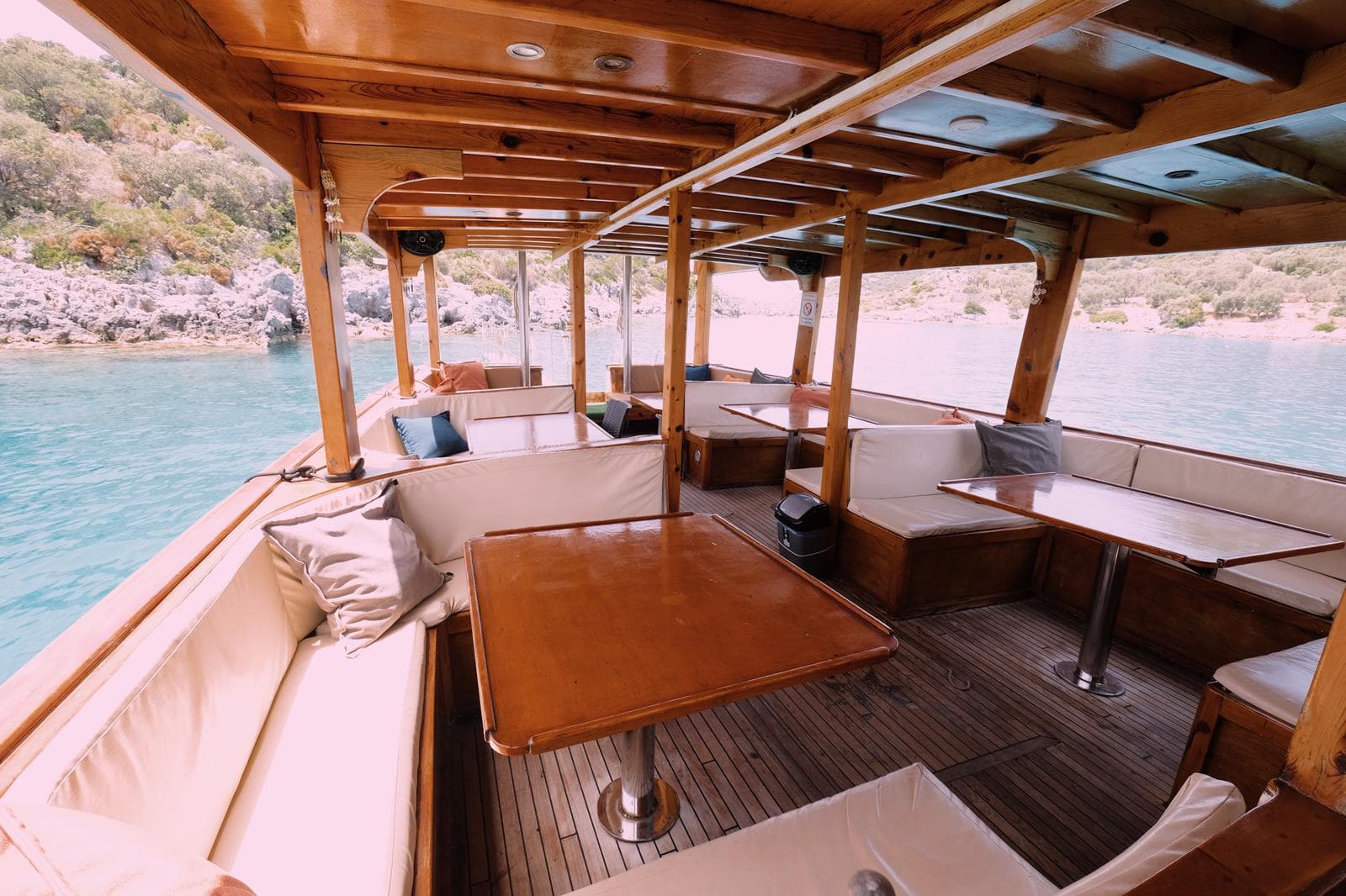Fethiye'de 14 Metrelik Konforlu Tekne ile Gezi ve Yüzme Keyfi 16