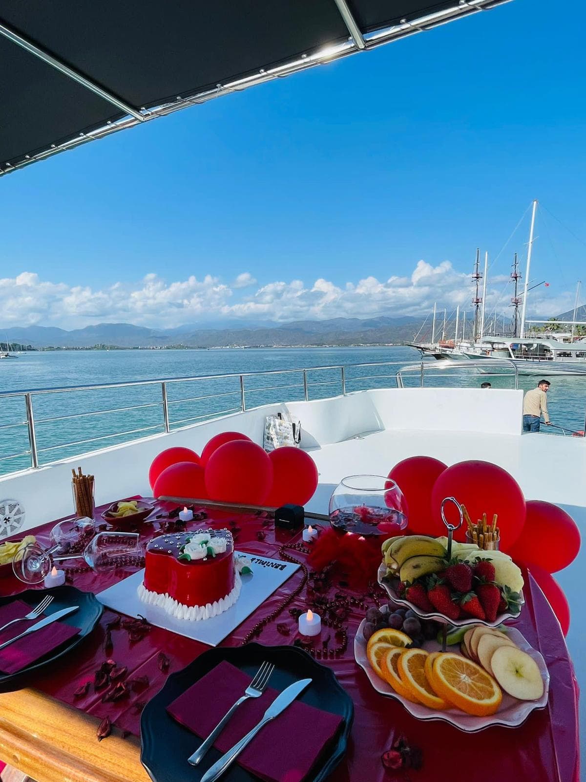 12 Kişilik Standart Motoryat ile Fethiye Koylarında Konforlu ve Keyifli Bir Gün 14
