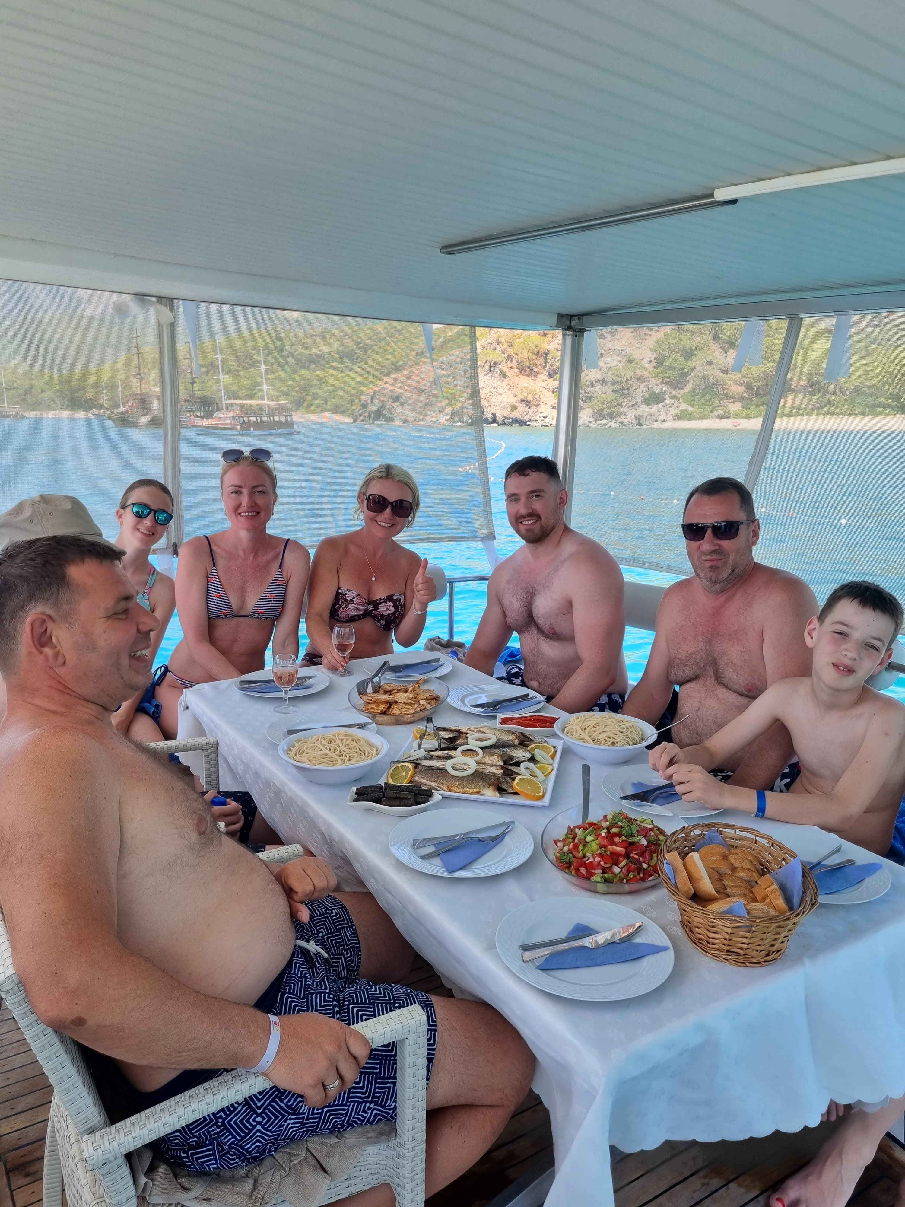 Kemer'in Maviliğinde 13 Metrelik Lüks Motoryat ile Rüya Gibi Anılar: 12 Kişilik Özel Deniz Keşfi ve Paket Fırsatları! 10