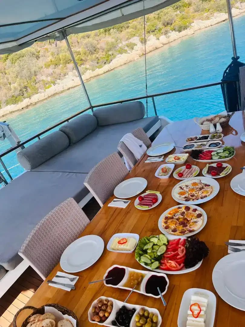 Kaş’ın En İyi Guletlerinden Biriyle Özel Bir Deniz Tatili 5