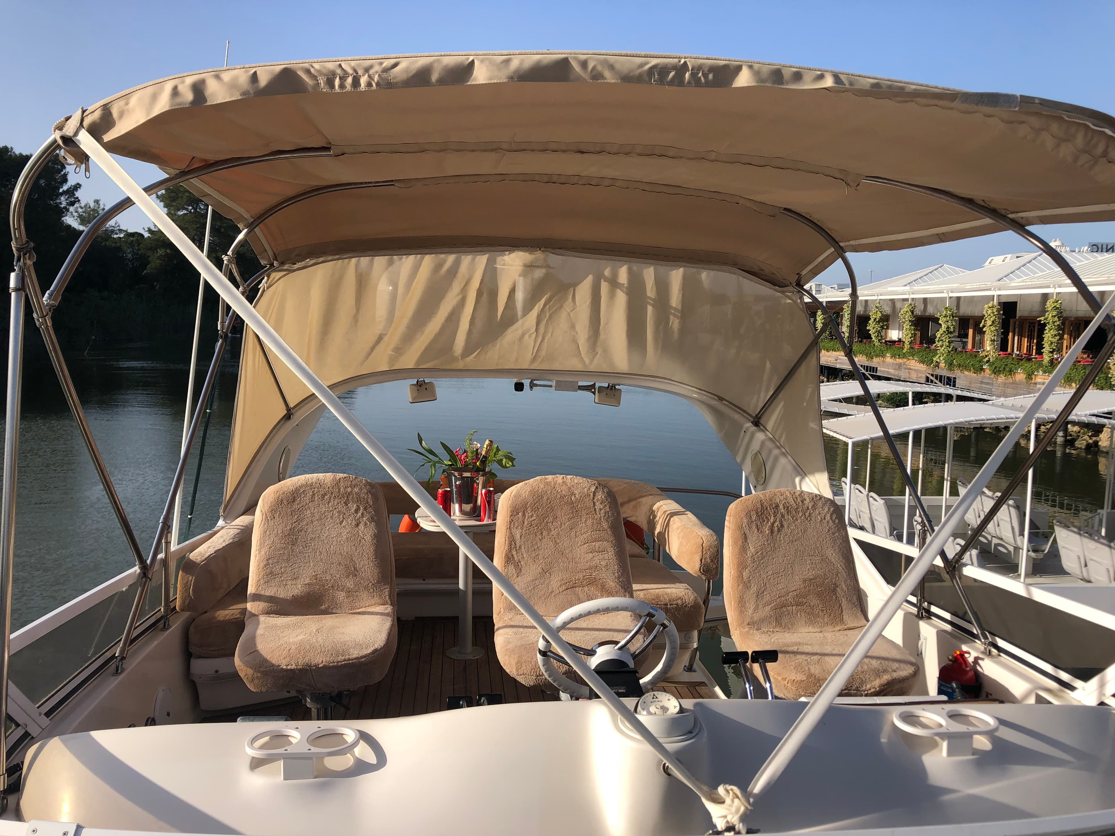 Antalya'da Lüks Yacht Kiralama: Günübirlik Deniz Keyfi (14.7 Metre) 9