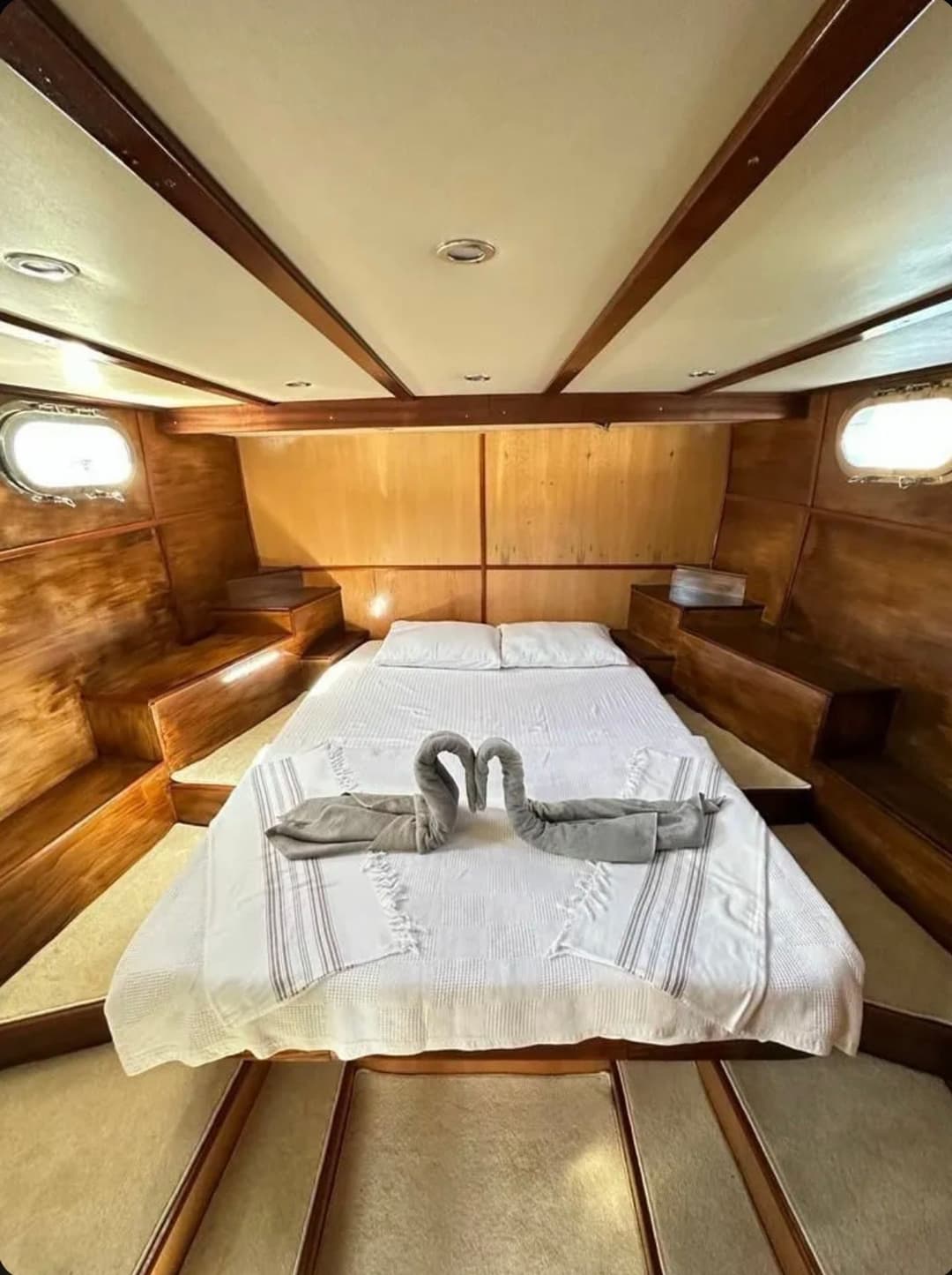 Göcek'te 3 Kabinli, 6 Kişilik Standart Motoryat Kiralama | 15 Metre Uzunluk ve Geniş Alanlar