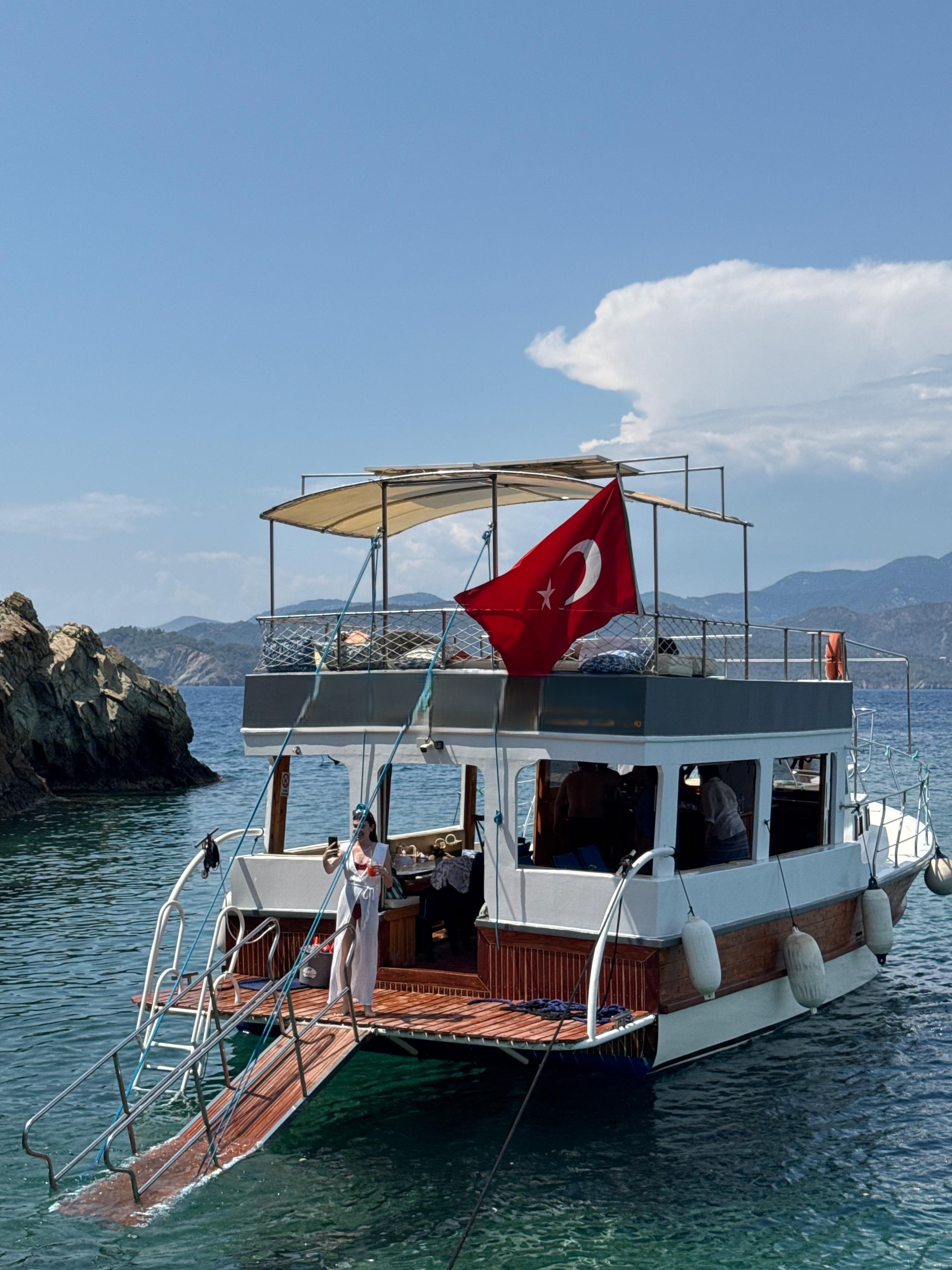 Fethiye'de Evlilik Teklifleri ve Özel Anlar İçin Lüks Günlük Tekne Kiralama - Teknede Parti