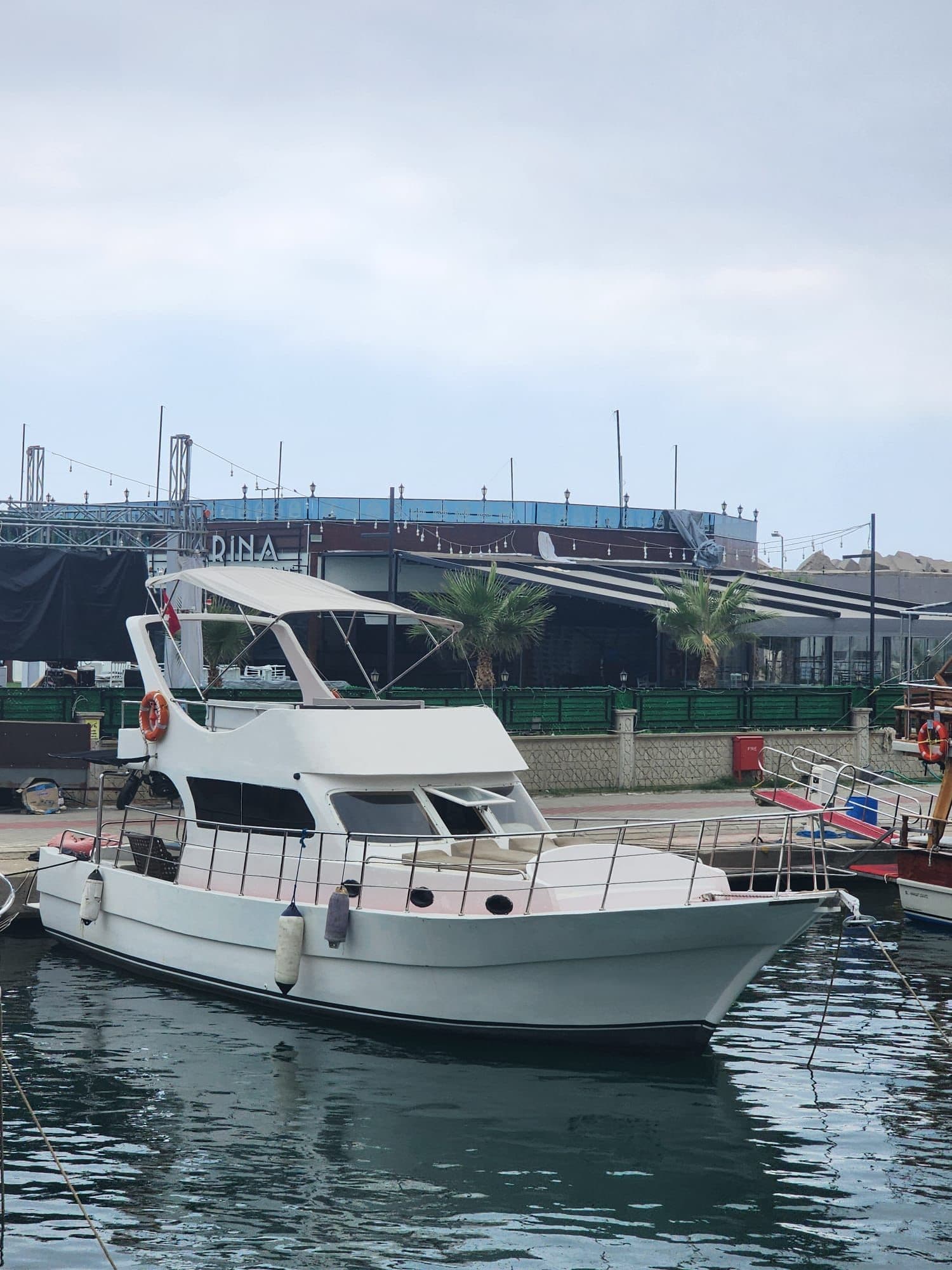 Alanya'da 1 Kabinli, 12 Kişi Kapasiteli 13 Metrelik Lüks Tekne Kiralama 6