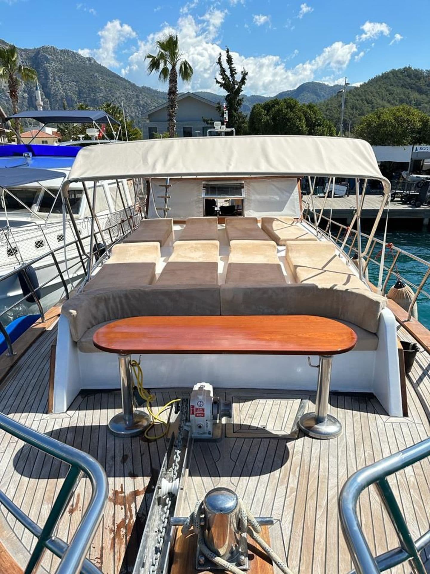 Göcek'te 3 Kabinli, 6 Kişilik Standart Motoryat Kiralama | 15 Metre Uzunluk ve Geniş Alanlar