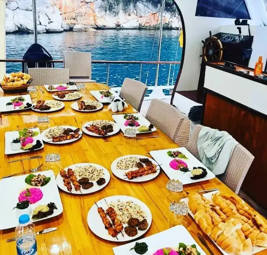 Kaş’ın En İyi Guletlerinden Biriyle Özel Bir Deniz Tatili 7