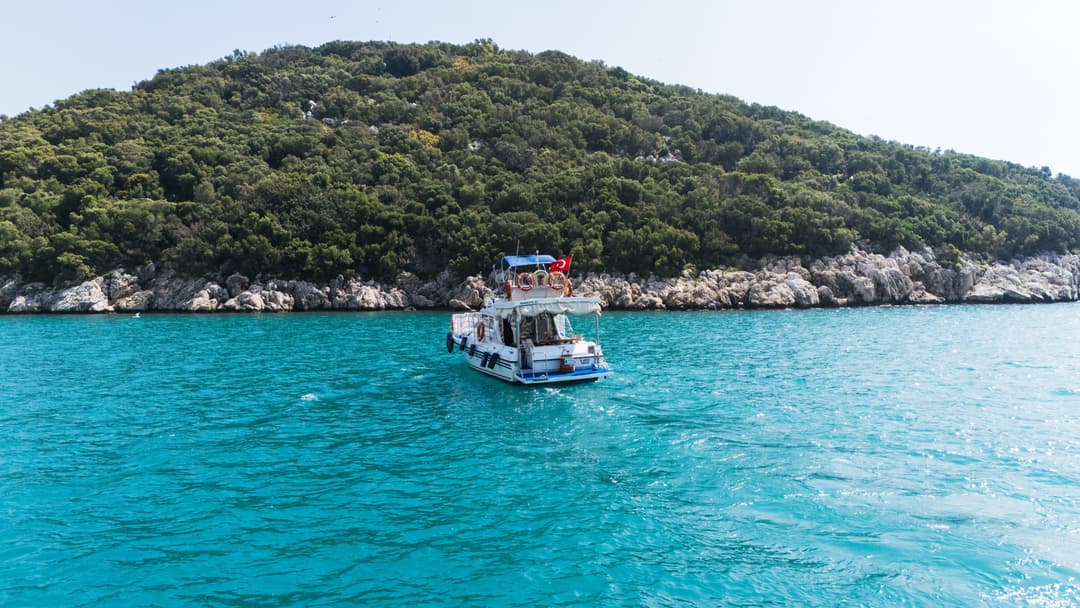 Antalya Merkezde 12 Metre Lüks Motoryat ile Eşsiz Günlük Gezi ve Özel Organizasyonlar