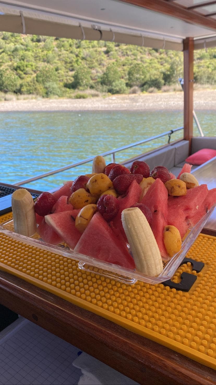 12 Kişilik Standart Motoryat ile Fethiye Koylarında Konforlu ve Keyifli Bir Gün 15