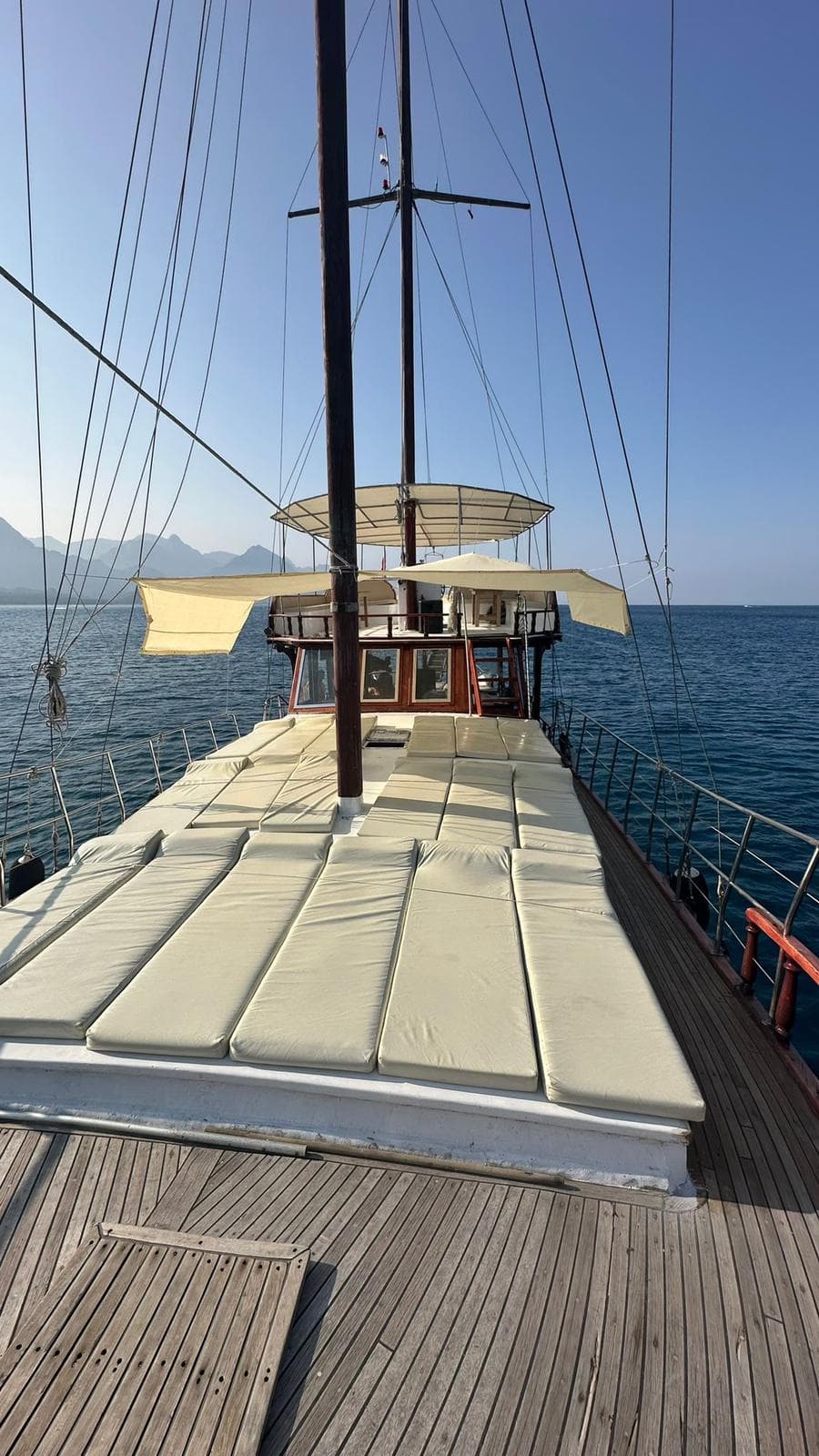 Aile ve Grup Etkinlikleri İçin Kemer’de Geniş Tekne Kiralama 4