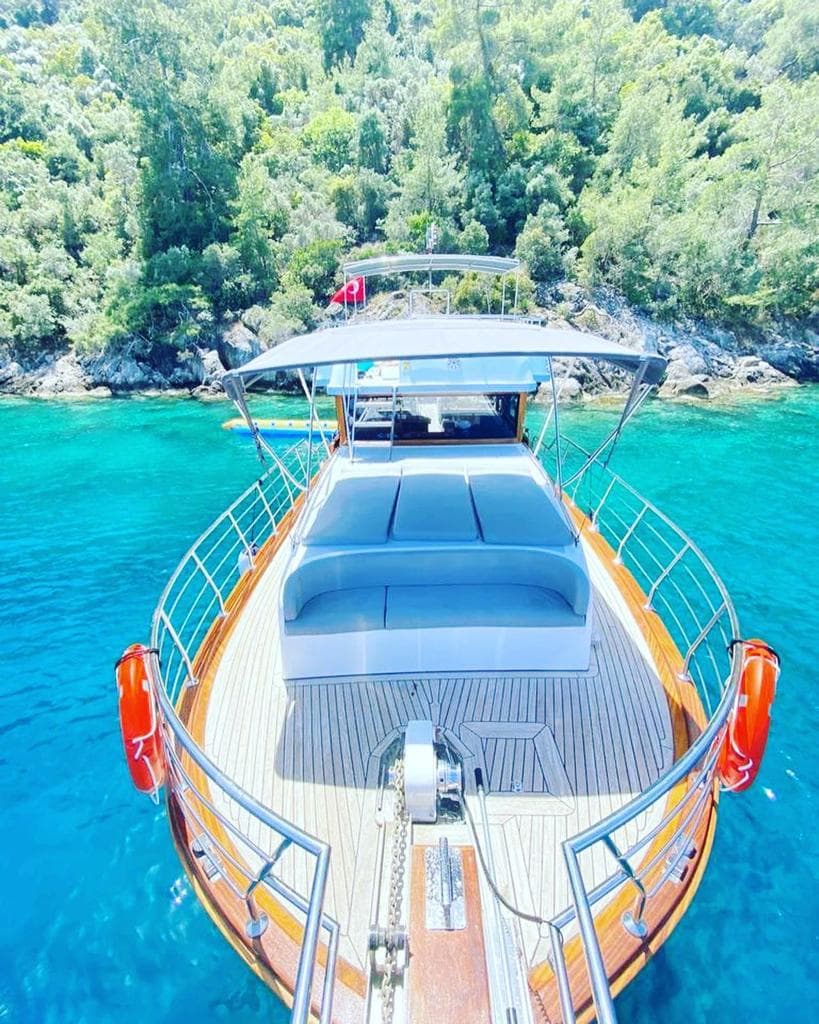 12 Kişilik Standart Motoryat ile Fethiye Koylarında Konforlu ve Keyifli Bir Gün 10