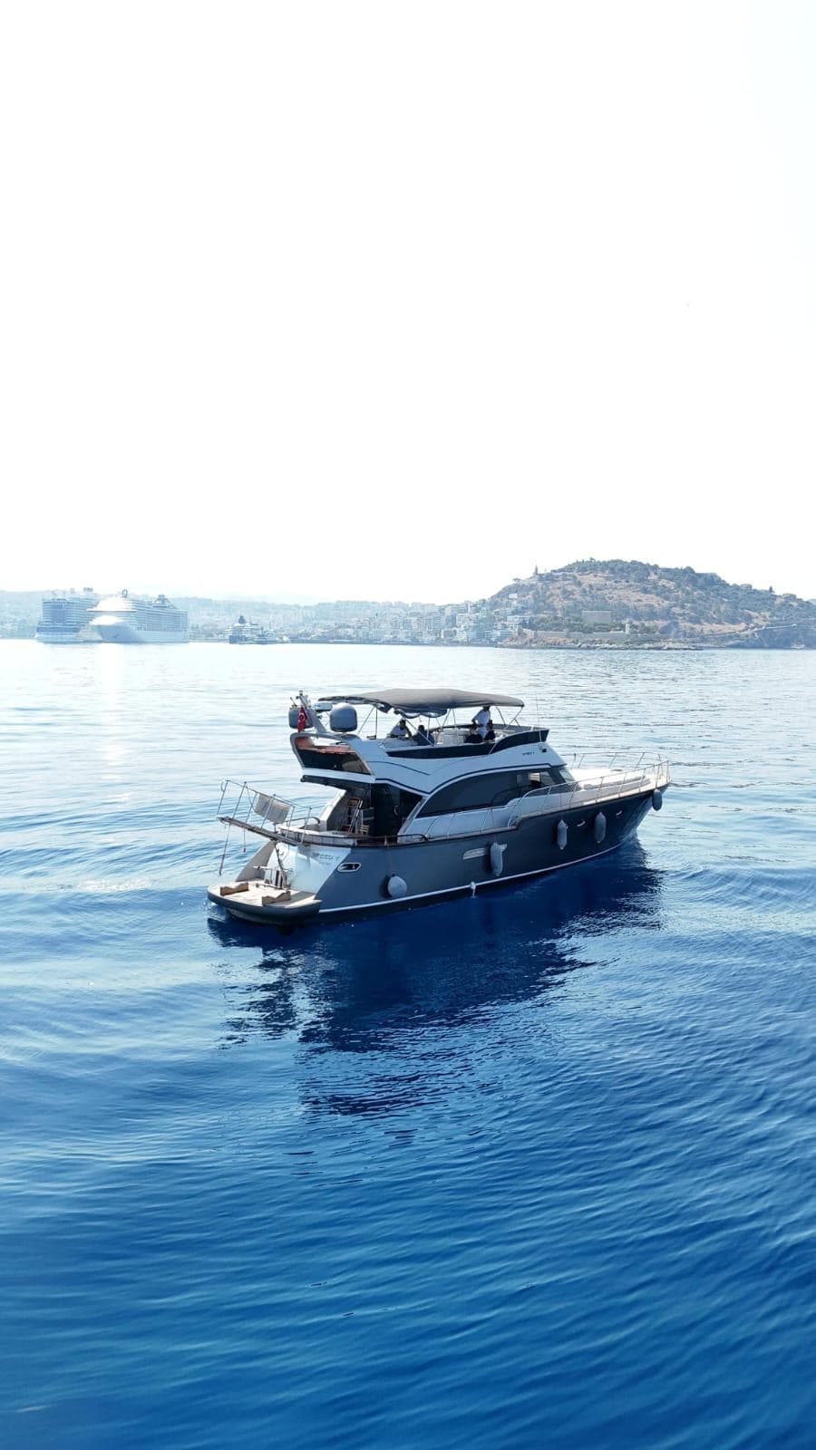 Bebek Çıkışlı 20 Metrelik Lüks Motoryat ile Adalar Yüzme Turu, Günbatımı Turu, Boğaz Turu ve Özel Organizasyonlar!