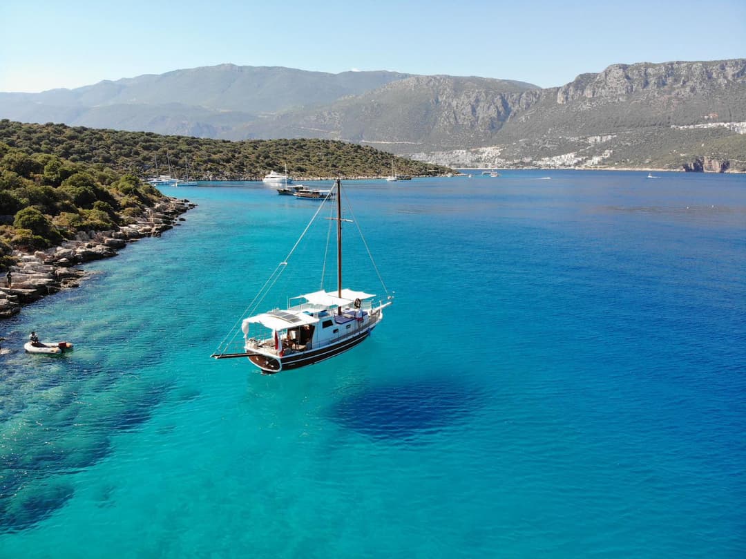 Kaş'ta Lüks 12 Metrelik Yat ile 12 Kişilik Muhteşem Deniz Macerası