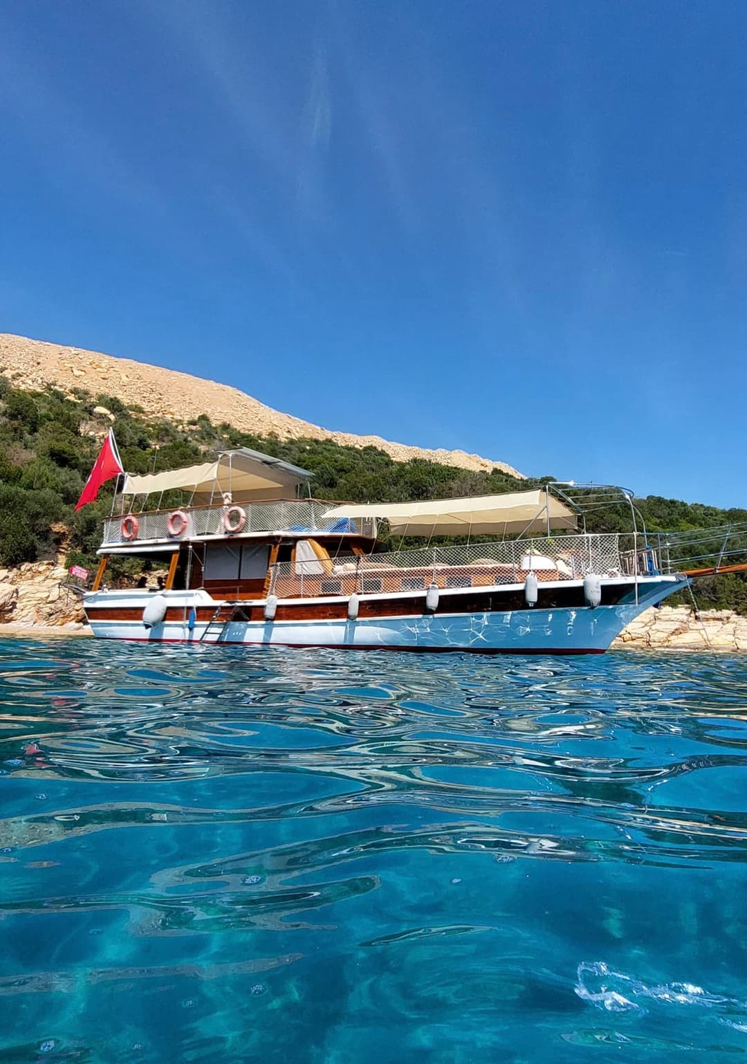 Bodrum'da 17 Kişi Kapasiteli 16 Metrelik Standart Gulet ile Keyifli Mavi Yolculuk