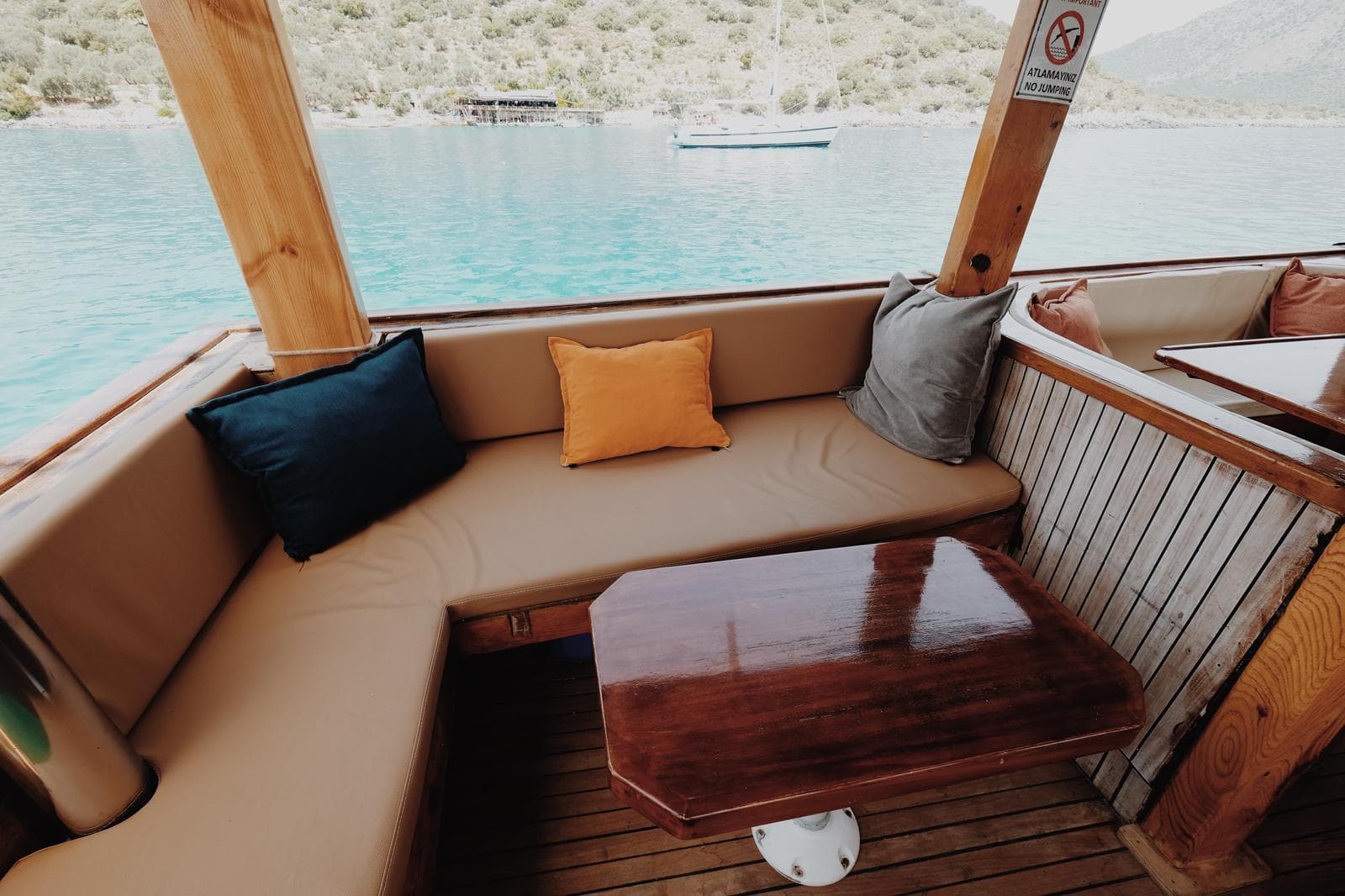 Fethiye'de 14 Metrelik Konforlu Tekne ile Gezi ve Yüzme Keyfi 12
