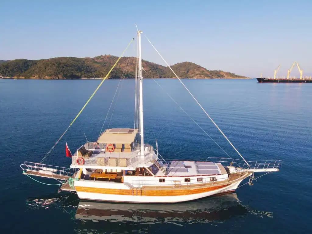 Fethiye’nin Turkuaz Sularında Saatlik ve Günlük Tekne Kiralama - Teknede Parti