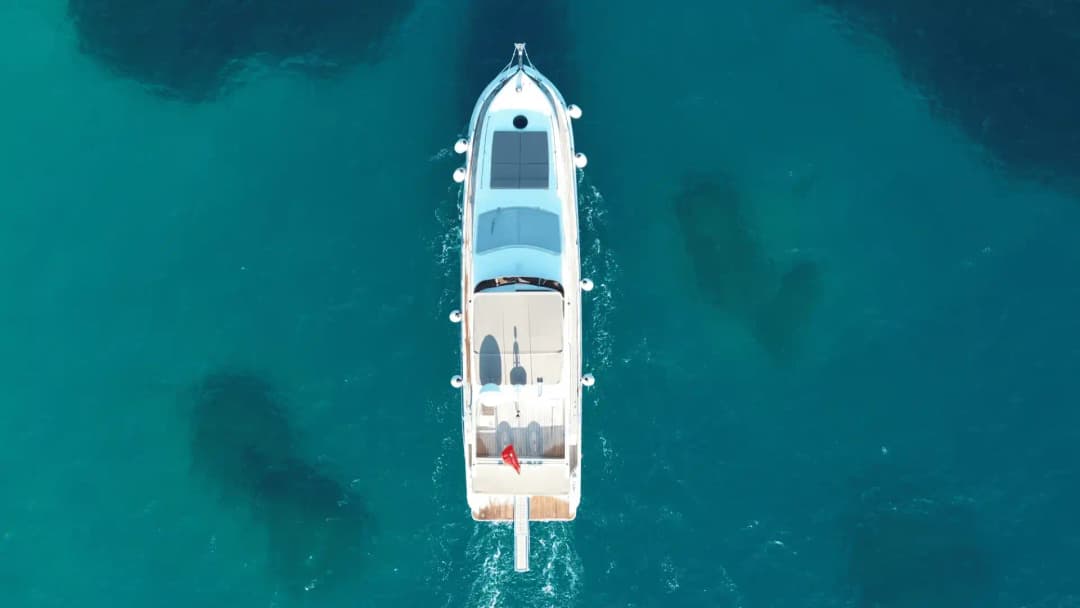 Kekova’da 17 Metrelik Lüks Motoryat ile Özel Deniz Kaşifi