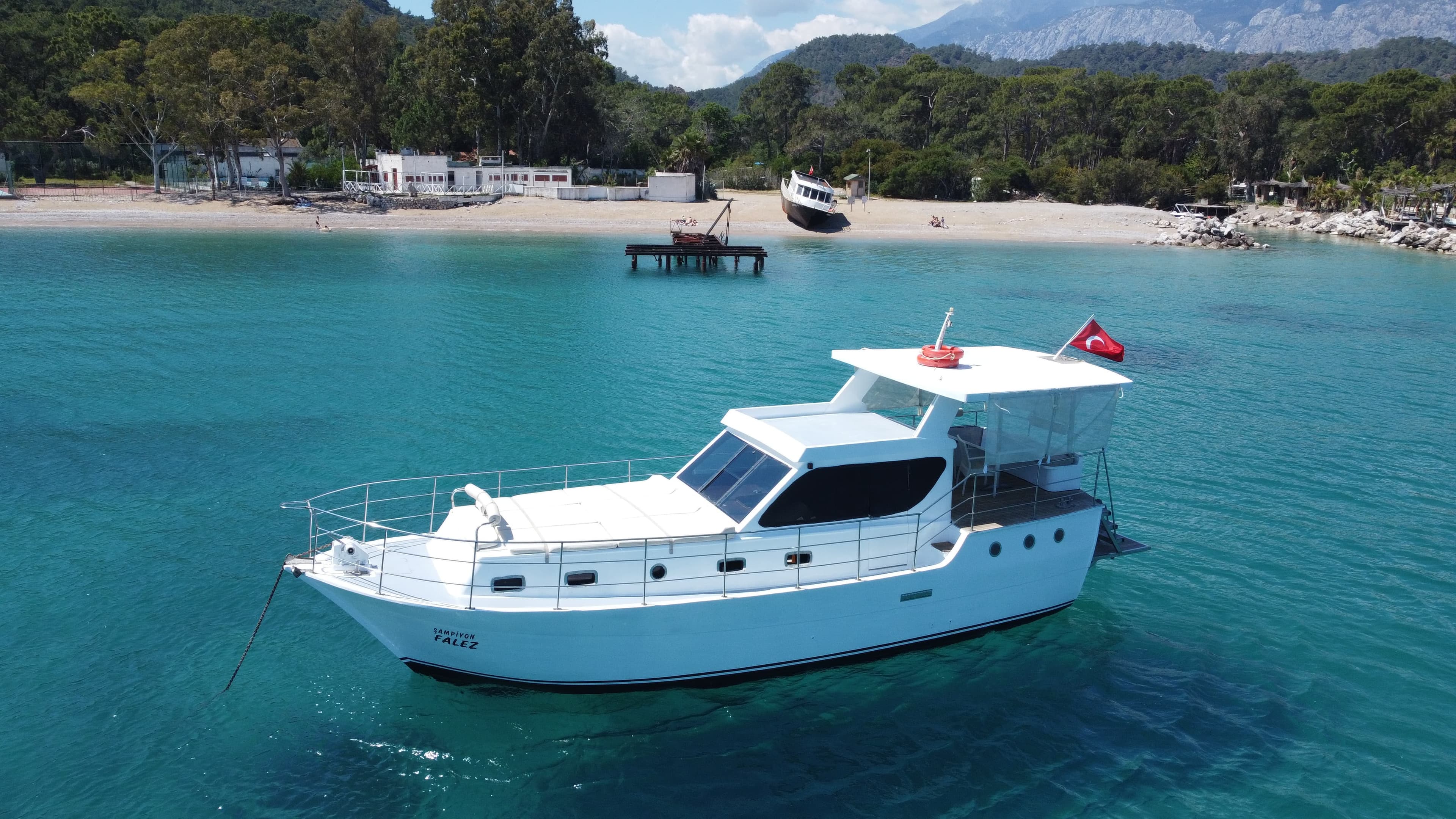 Kemer'in Maviliğinde 13 Metrelik Lüks Motoryat ile Rüya Gibi Anılar: 12 Kişilik Özel Deniz Keşfi ve Paket Fırsatları! 9