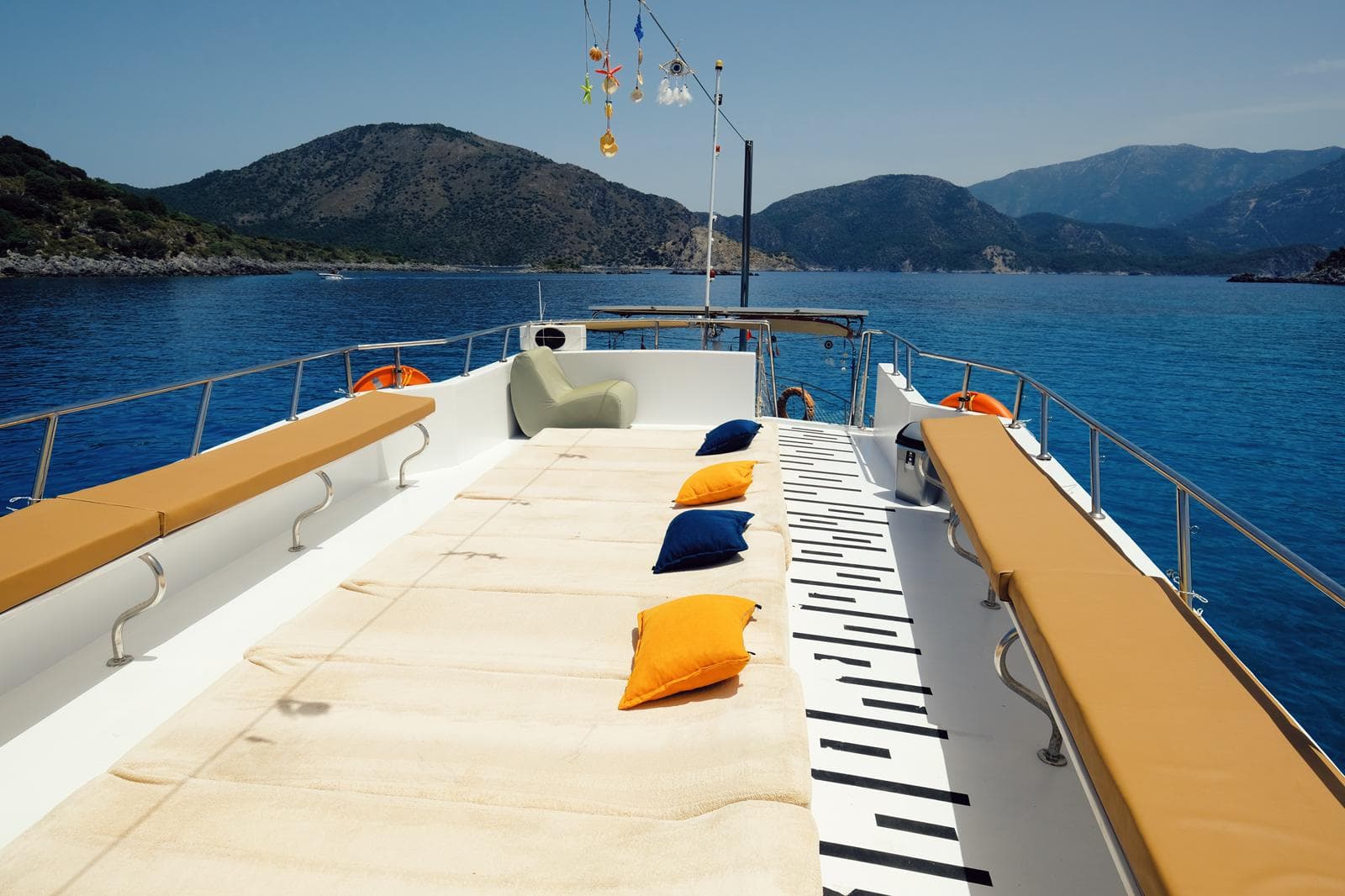 Fethiye'de 14 Metrelik Konforlu Tekne ile Gezi ve Yüzme Keyfi 6