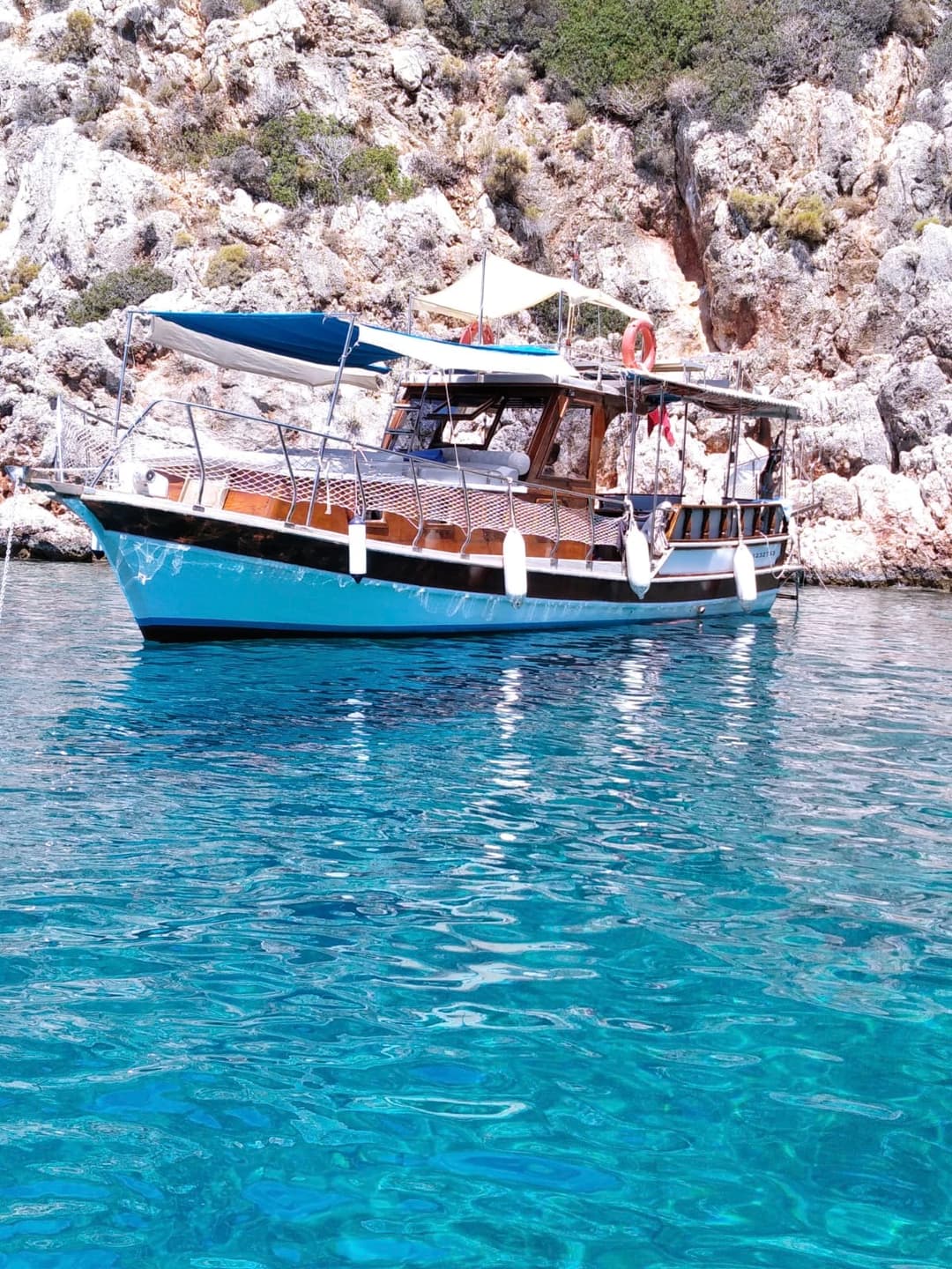 Kaş’ta Güneşin ve Denizin Tadını Çıkarabileceğiniz Ekonomik Tekne