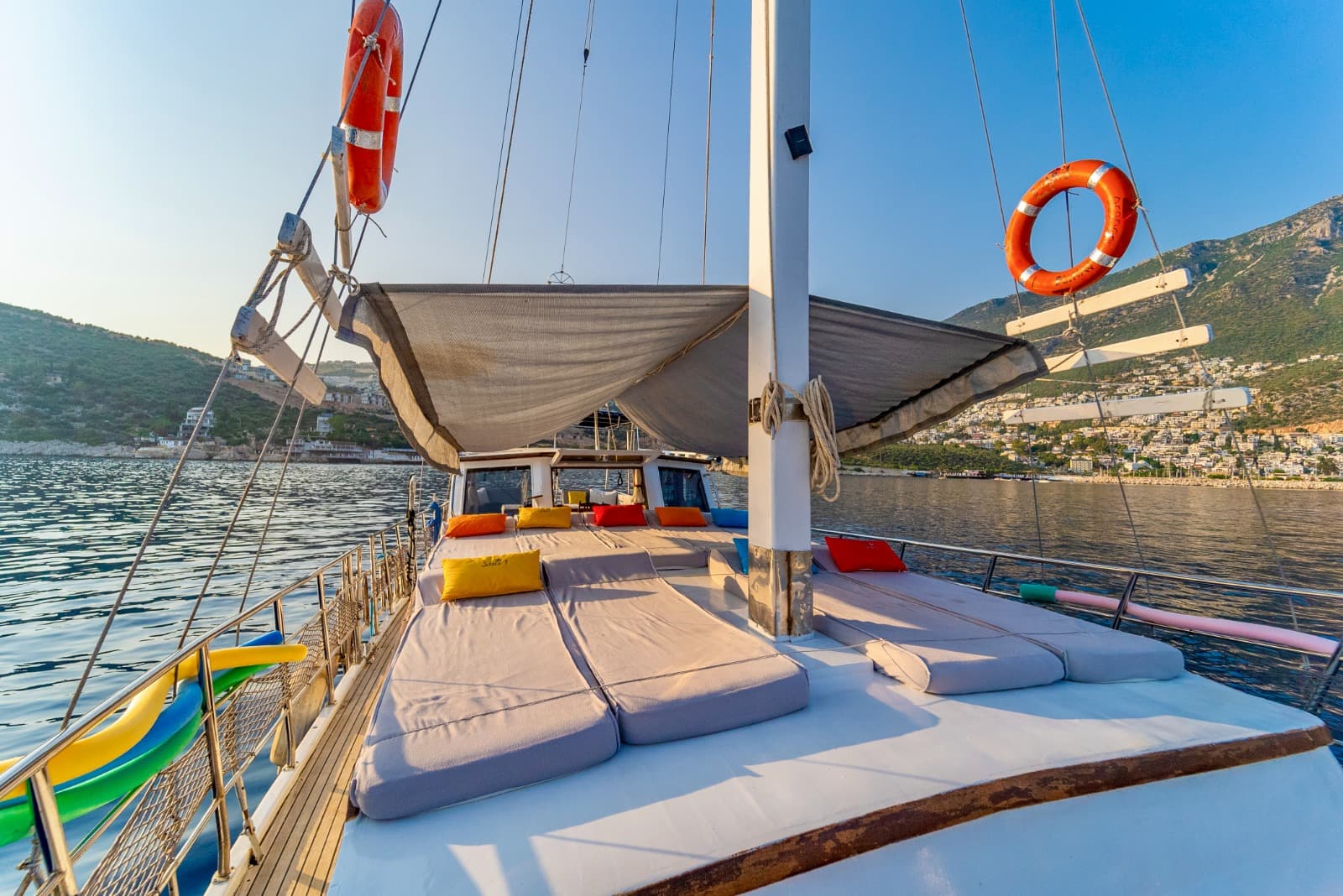 Kalkan'ın Turkuaz Sularında 20 Kişilik Standart 15 Metrelik Tekne ile Günlük Gezi, Yüzme ve Özel Davetler 8