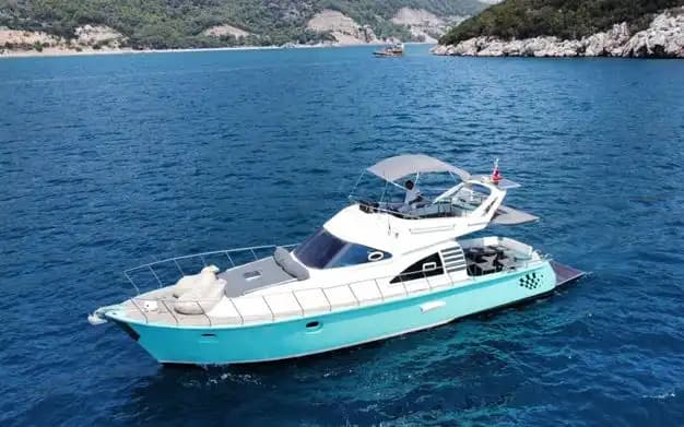 Antalya’da Günübirlik, 13 Metre Uzunluğunda, 8 Kişilik Ekonomik ve Konforlu Yat