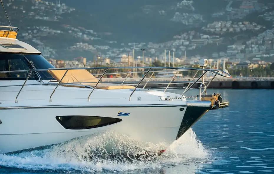 Alanya’da 16 Metrelik Özel Yapım Tekne ile Keyifli Gezi ve Özel Etkinlikler 9