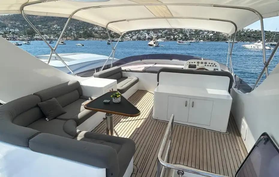 Bebek'te Azimut Motoryat ile Türk Rivieara'sını Konaklamalı veya Günübirlik Keşfedin