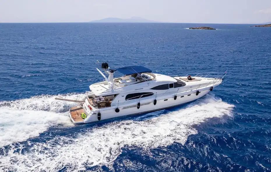 Bodrum’da 3 Kabinli Lüks Motoryat: Princess ile Mavi Yolculuğa Hazır Olun - Yatta Bekarlığa Veda