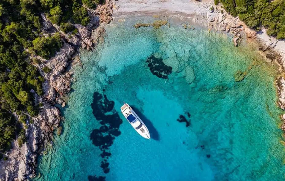 Bodrum’da 3 Kabinli Lüks Motoryat: Princess ile Mavi Yolculuğa Hazır Olun 4
